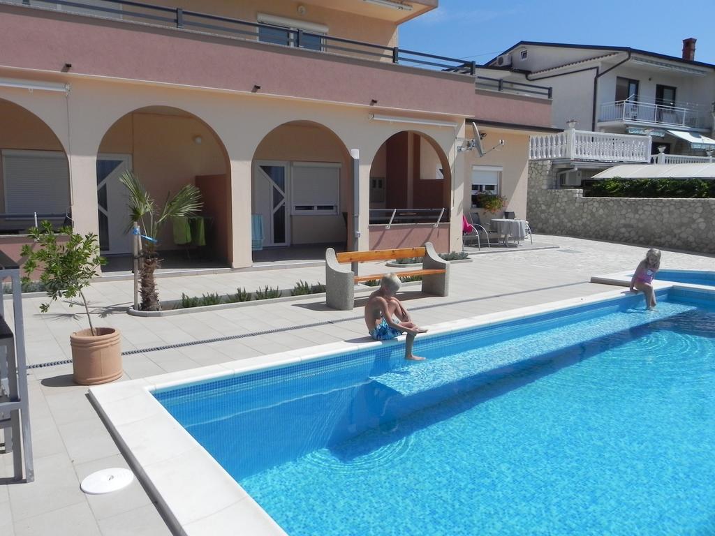 Apartments Antolic Novi Vinodolski Exterior foto